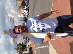 Christian missionaries attract mixed reactions along Warren Avenue;say they’re not against Muslims 