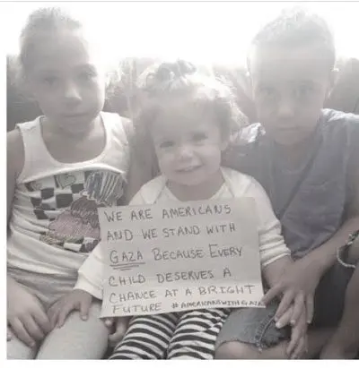 #AmericanswithGaza selfie goes viral