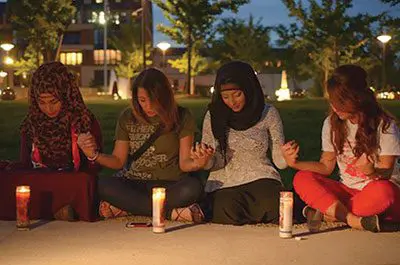 "Islamic State" denounced at interfaith candlelight vigil