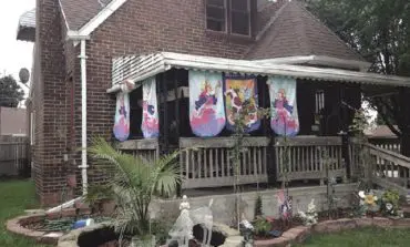 Residents claim city forced them to remove outdoor blinds, decry 'unnecessary ordinances'