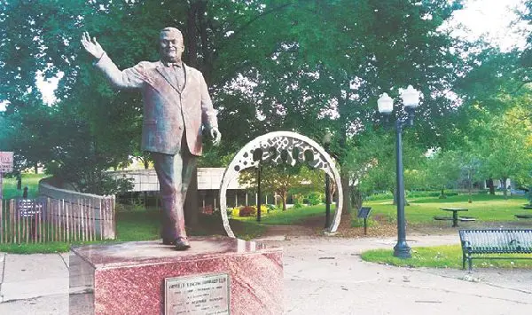 Should Orville Hubbard's statue be removed?