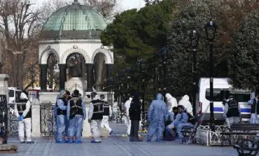 Suicide bomber kills 10 people in Istanbul