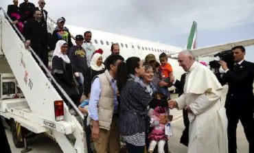 Pope returns with 12 refugees after visit to Greek island