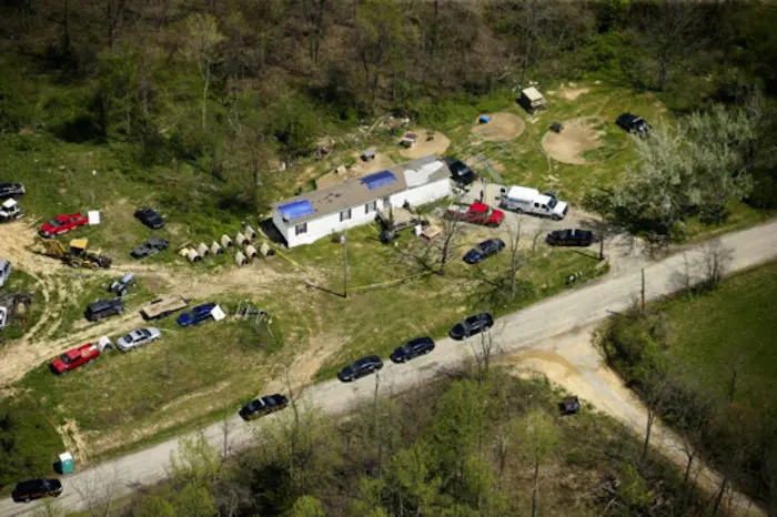 Hunt for suspects in Ohio execution-style murder spree enters second day