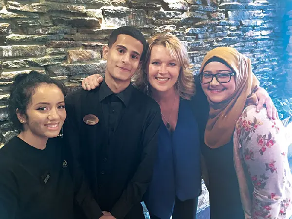 White Americans embrace Arab culture, promote unity