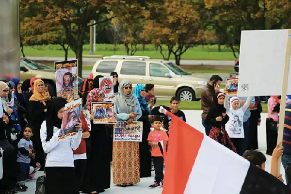 Local Yemenis protest Saudi-led strikes: "Saudi is ISIS"