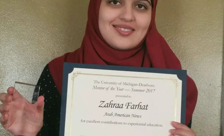 The AANews reporter Zahraa Farhat receives UM-D Mentor of the Year award