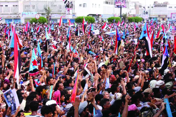 Thousands protest Yemen president's discharging of southern leaders