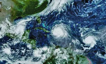 Airlines scramble to evacuate residents ahead of Hurricane Irma