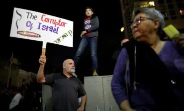 Tens of thousands of Israelis protest against Netanyahu, corruption