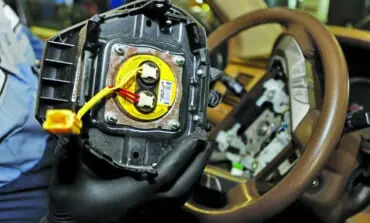 Ford urges 2,900 pickup owners to stop driving after new airbag death