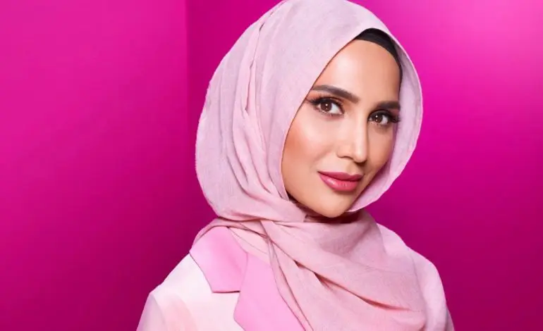 Amena Khan loses her L'Oreal gig after 2014 tweet calling Israel a "child killers" unearthed