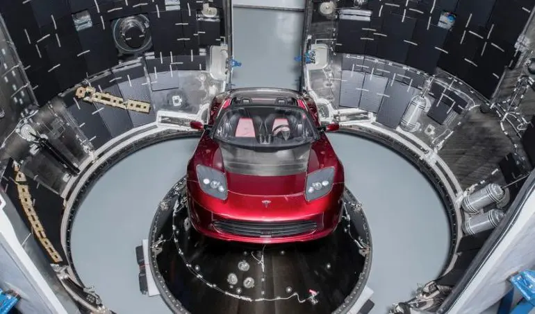 New SpaceX jumbo rocket set for debut test launch in company milestone