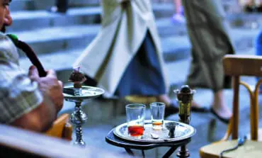 Hot tea tied to higher cancer risk for smokers and drinkers