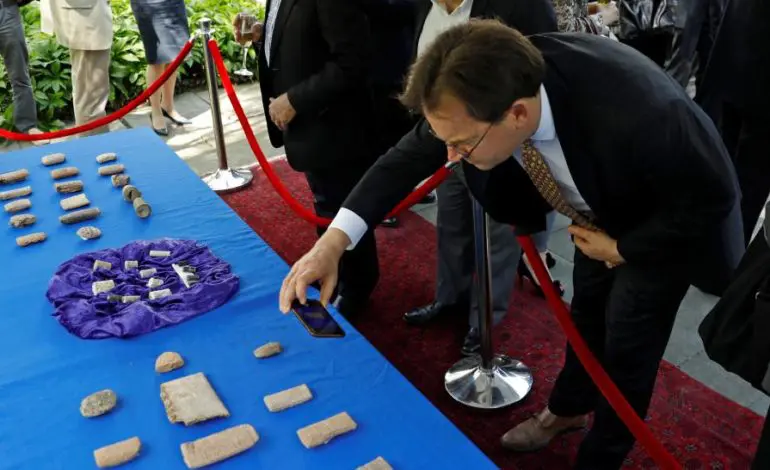 U.S. returns thousands of smuggled ancient artifacts to Iraq