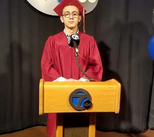 Arab American graduate honored for high achievements by WXYZ