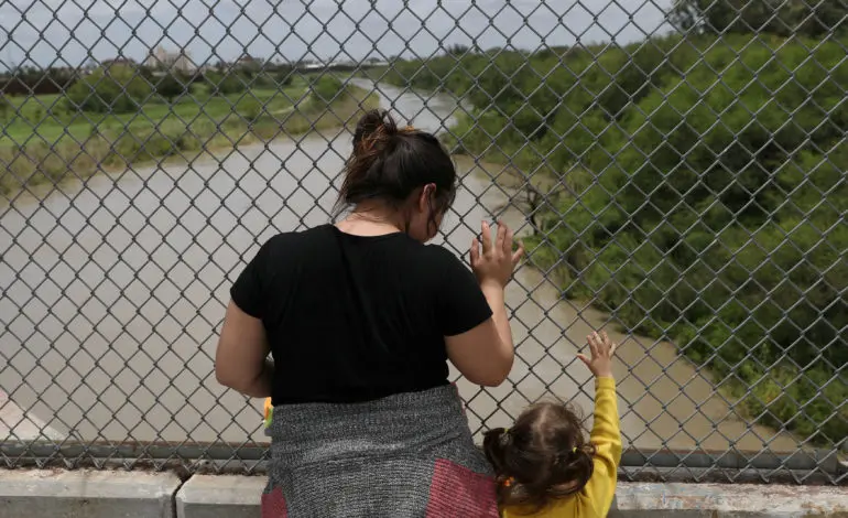 Federal court blocks detention of asylum seekers