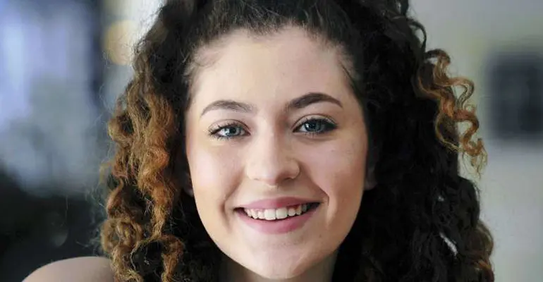 Teen creates website to help children of deportees