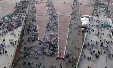 Pilgrims pray and give praise as haj winds down in Mecca