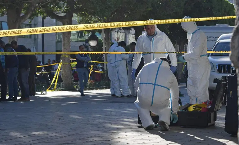 Woman blows herself up in central Tunis; nine wounded