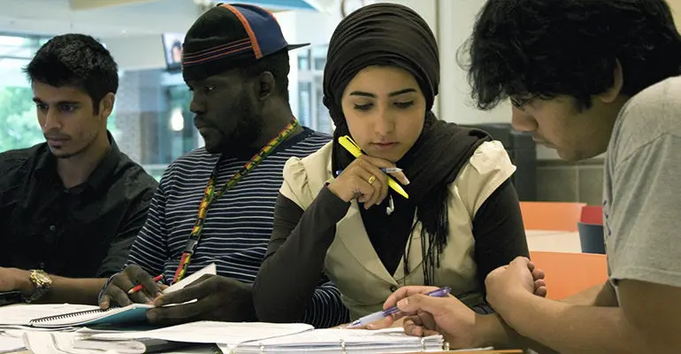 Fewer Arab students head for U.S. to study, report shows