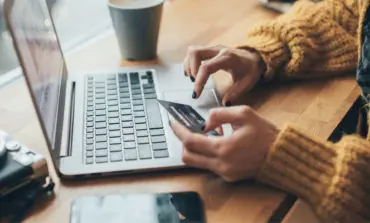 FBI Detroit Division offers tips to avoid holiday scammers