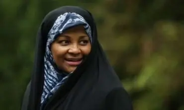 FBI detains American-born journalist without charge