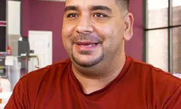 Syrian refugee's falafel shop offering free meals to federal workers