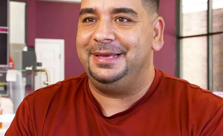 Syrian refugee's falafel shop offering free meals to federal workers