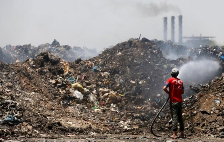 Iraqi citizens choked by worsening pollution problem, government negligence