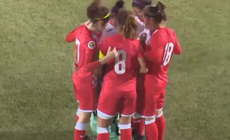 Jordanian soccer team huddles around opposing player during game so she can fix her hijab