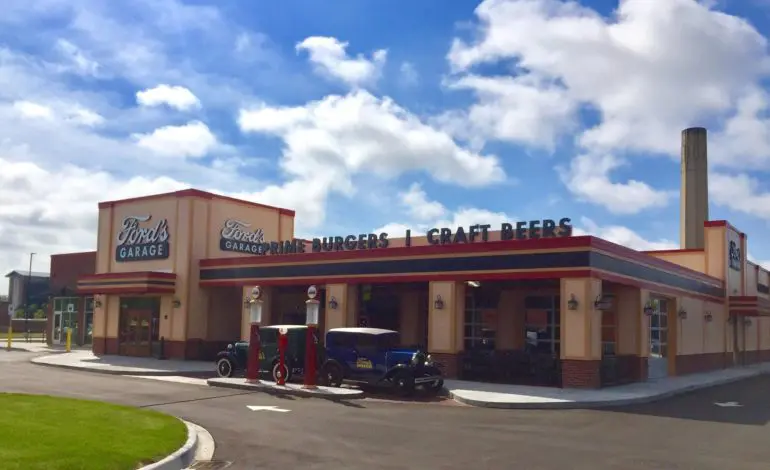 Gov. Whitmer signs executive order temporarily closing bars, theaters, casinos and other public spaces