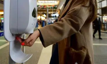 Men lag behind women in following social distancing measures according to new Michigan-based survey