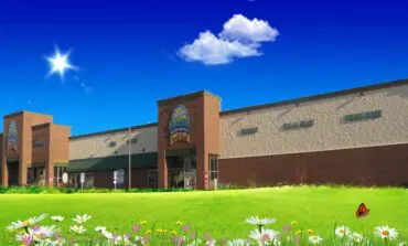 Dearborn Police looking for information on cell phone theft