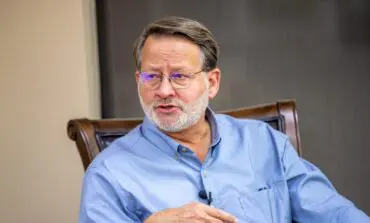 Peters calls on federal government to identify ways to eliminate travel discrimination