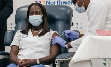 NY nurse becomes first American to receive COVID-19 vaccine