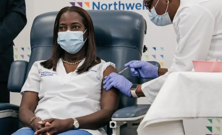 NY nurse becomes first American to receive COVID-19 vaccine