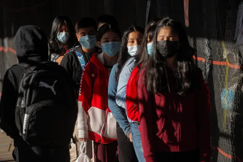Children wait in line for health screenings before entering a school in the Sunset Park area of Brooklyn, New York, Oct., 2020. Photo: Brendan McDermid/Reuters
