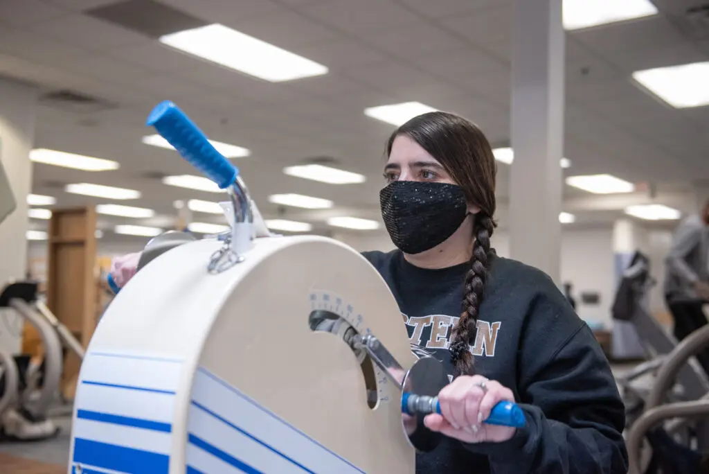 Henry Ford Health System Patient Jackie Dennis during rehab appointment, in rapid recovery from double lung transplant after Covid-19 diagnosis and giving birth to a baby girl. Photo: Riva Sayegh-McCullen