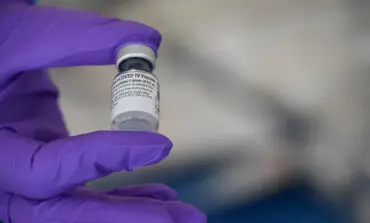 U.S. continues vaccinations at “accelerated pace”, but cases, hospitalization still up