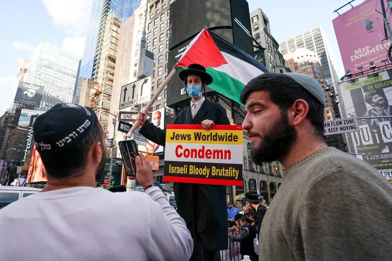 Pro-Palestine ultra-Orthodox Jews counter-protest a pro-Israel rally at Times Square in New York City, May 12. Photo: David 'Dee' Delgado/Reuters