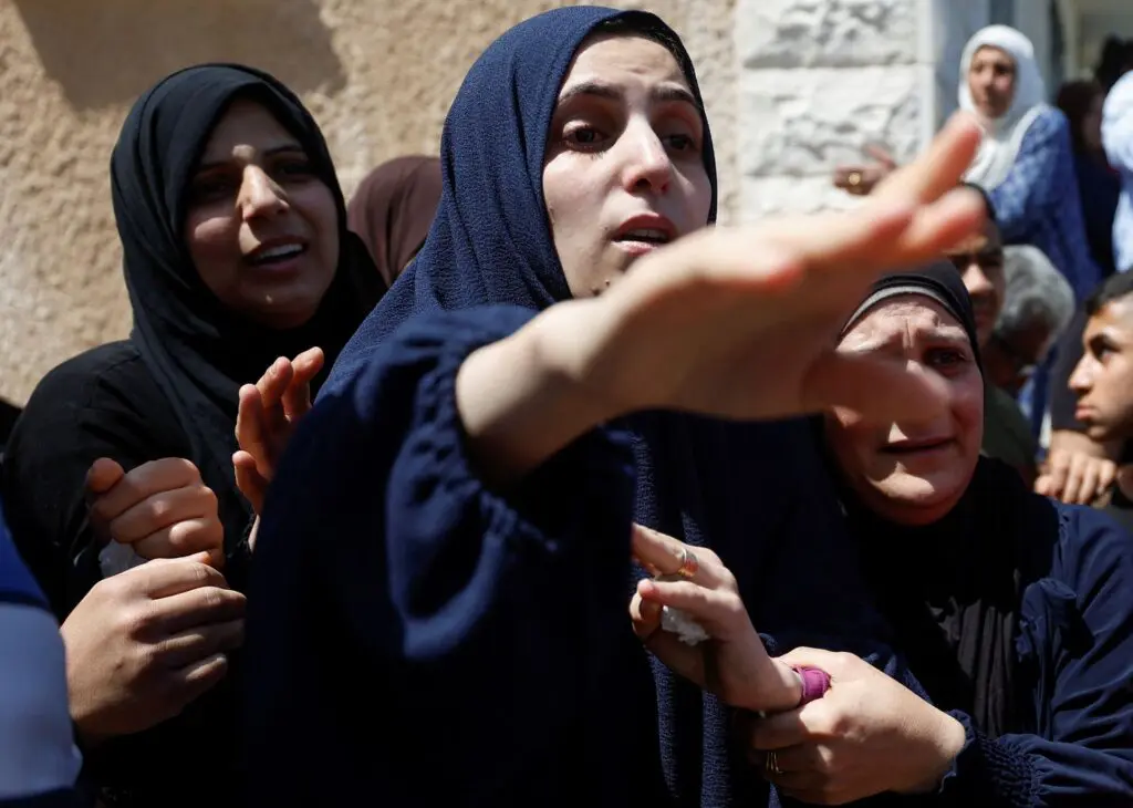 People attend the funeral of Palestinian Ahmed al-Sadi, who was killed by Israeli forces during a raid, in Jenin in the Israeli-occupied West Bank April 9. Photo: Mohamad Torokman/Reuters