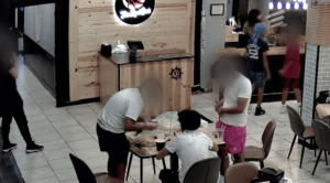 The four teens who dined and dashed at a Dearborn restaurant without paying the bill. – Videograb