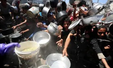 U.N. humanitarian chief blasts Israel for "deliberately" blocking aid to Gaza