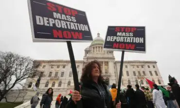 U.S. Supreme Court removes restrictions on deporting migrants to third countries