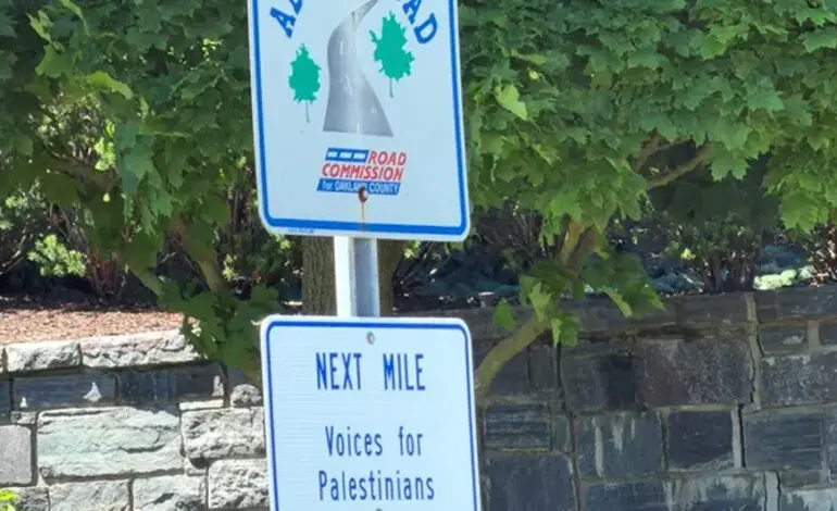 Oakland County removes “Voices for Palestinians” signs in West Bloomfield following pressure from the local Jewish community