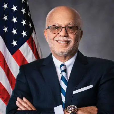Warren C. Evans cruises to victory in Wayne County executive primary