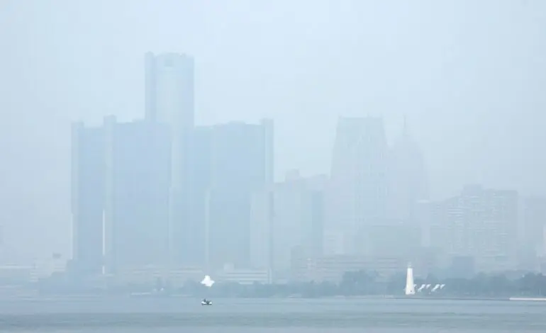 Canadian wildfire smoke chokes Metro Detroit, triggers air quality emergency