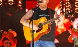 Zach Bryan wears “Free Palestine” shirt at Gillette after Macklemore ban