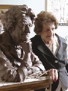 Views clash over new Helen Thomas statue